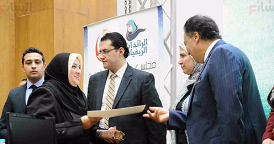 تكريم الرائدات الريفيات بعد اختيار وزراء الصحة  العرب مصر أفضل فى تطبيق برامج الرائدات