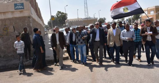 بالصور.. محافظ أسوان يتفقد المنطقة الصناعية بالعلاقى لمتابعة سير العمل