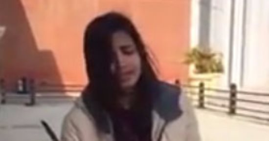 بالفيديو.. طالبة تعاتب الثانوية العامة بأغنية "وأتارى الكيميا غدارة"  