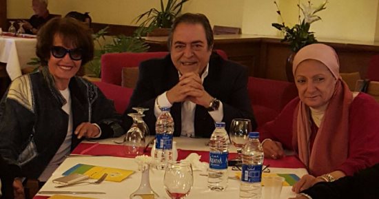 بعد فترة اختفاء عن الشاشة.. سميرة أحمد تظهر بصحبة المنتج صفوت غطاس