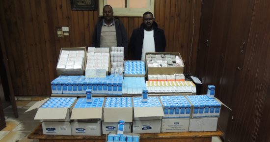 ضبط صيدلى وتاجر سودانيان الجنسية عقب تجميعهم كميات أدوية من السوق المصرى لتهريبها للسودان