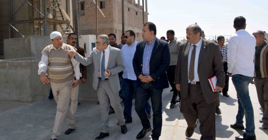 بالصور.. محافظ الأقصر والرقابة الإدارية يتفقدون مطاحن وشون القمح بإسنا وأرمنت