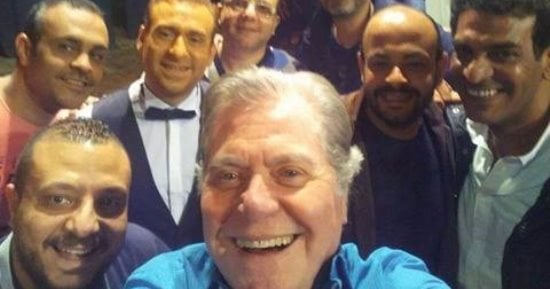 شاهد "سيلفى" حسين فهمى فى بروفات مسلسل "السر"