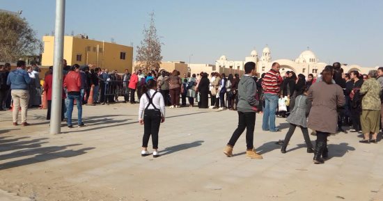 أقباط بنى سويف يتوافدون على كنيسة مار مينا لحضور محاضرة البابا تواضروس