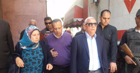 بالصور...صاحب مقهى ببورسعيد يفض تشميعها والمحافظ يأمر باتخاذ الإجراءات القانونية