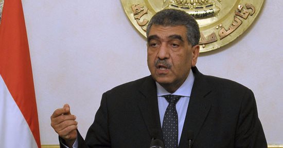 وزير قطاع الأعمال بقنا: نفسى الحكومة تدى للعامل 15 ألف جنيه مرتب 