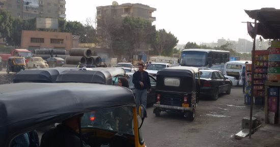 فوضى الميكروباصات تضرب شارع ترسا بالهرم والأهالى يطالبون بوجود "المرور" 