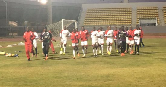  بالصور.. بطل كينيا يخوض مرانه على الملعب الفرعى لبرج العرب استعدادا لسموحة 