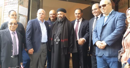 محافظ بورسعيد ووكيل البرلمان يتفقدان أوضاع أقباط العريش بالمحافظة