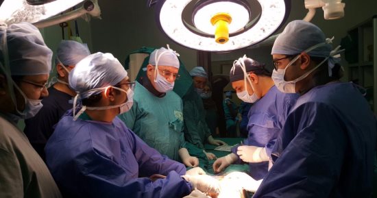 فريق جراحى بجامعة المنصورة يبتكر أسلوبا جديدا لعلاج التمدد الشريانى