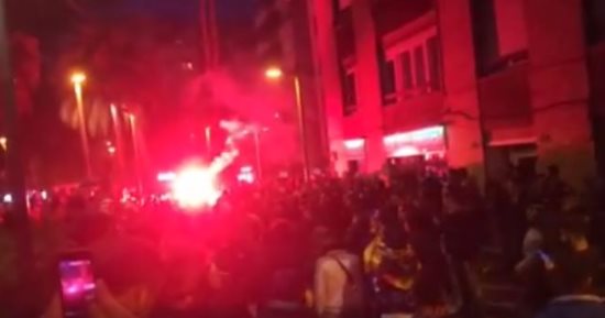 شاهد.. جماهير برشلونة تشعل الأجواء قبل قمة سان جيرمان بدورى الأبطال