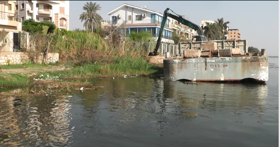 شرطة المسطحات المائية تنفذ 16 قرار إزالة بالقناطر الخيرية