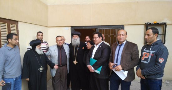 بالصور..وفد من الكنيسة يتفقد شقق المسيحيين القادمين من العريش بالإسماعيلية