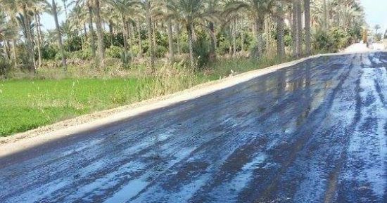 بدء أعمال الرصف بطريق فاروق شوشة فى دمياط