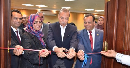 محافظ قنا يفتتح معرض الفنون التشكيلية بالمجلس القومى للمرأة