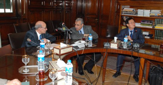 ​وزير الزراعة يبحث مع مستثمرى كوريا الجنوبية فرص الاستثمار الزراعى بمصر