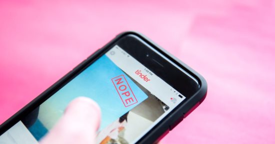 تطبيق المواعدة Tinder يطلق نسخة خاصة للمشاهير والأغنياء قريبا