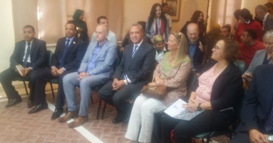 سفيرة السويد ومحافظ قنا يزوران مركز ثقافة عبد الرحمن الأبنودى