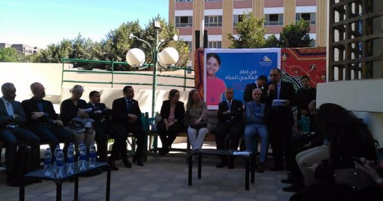 بالصور.. السفيرة السويدية تشاهد عرض مسرحى عن ختان الإناث بقنا
