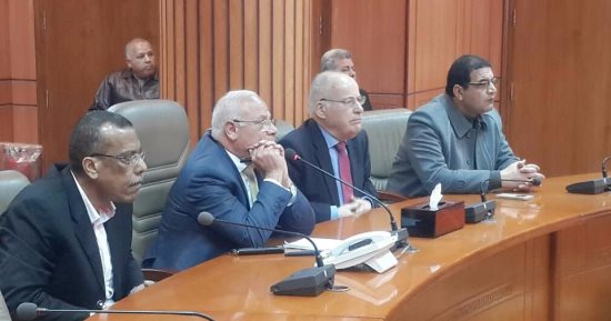 محافظ بورسعيد يوجه بإعداد وجبة مدرسية مناسبة للتلاميذ استعدادًا للعام الجديد