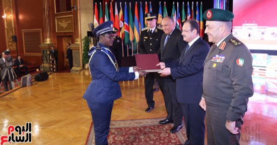وزير الداخلية يكرم الكوادر الأمنية الأفريقية المتميزة بأكاديمية الشرطة