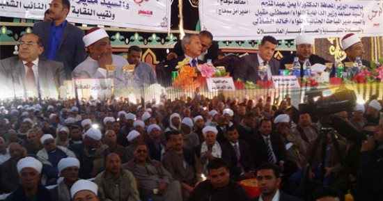 بحضور وكيل الأزهر ومساعد وزير الداخلية.. الكفن ينهى خصومة ثأرية بين القوايدة والشرابلة بسوهاج.. المحافظ: العنف يقف عائقا أمام الإنجاز والتنمية.. ومدير المباحث: سنكمل مبادرة سوهاج خالية من الثأر