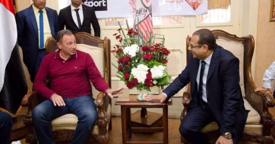 بالصور.. بلدية المحلة يمنح عضويته الشرفية للخطيب عقب زيارته للنادى 