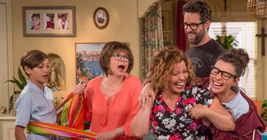 بعد إنصافه من النقاد..تجديد المسلسل الكوميدى One Day at a Time لموسم ثانٍ