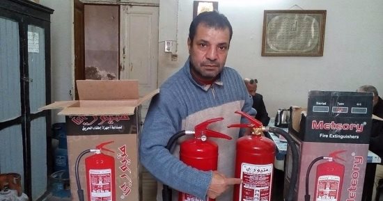 بالصور..مباحث تموين الإسماعيلية تضبط طفايات حريق مقلدة ومغشوشة