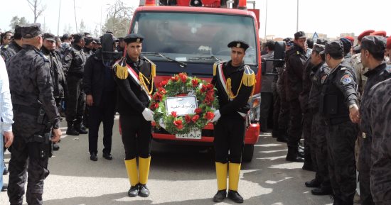 بالصور.. مدير أمن الإسكندرية يتقدم جنازة الشهيد مهيد الهوارى
