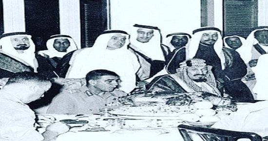 الأمير طلال بن عبدالعزيز ينشر صورة نادرة للرد على المشككين فى علاقة مصر بالسعودية