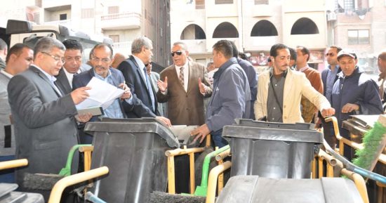 محافظة الجيزة: توزيع 220 معدة نظافة جديدة بشوارع بولاق الدكرور