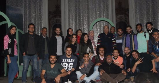 بالصور..حجاج عبدالعظيم يشارك أبطال "دون جوان لو كان" فرحتهم بالإسكندرية