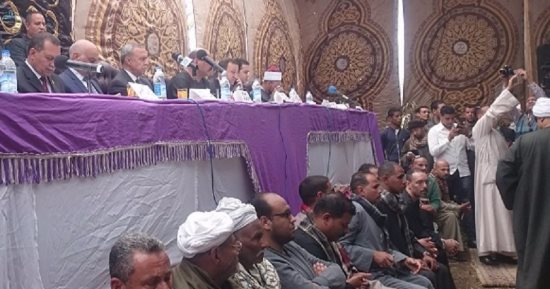 بالفيديو والصور .."الكفن" ينهى خصومة ثأرية بين عائلتى"الجلاهما" و"جاد الرب" بفرشوط