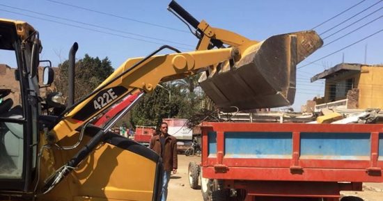 بالصور.. إزالة تمثال رمسيس الثانى المشوه بمحافظة سوهاج