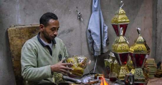 صنايعية فانوس رمضان يواجهون خطر الاندثار