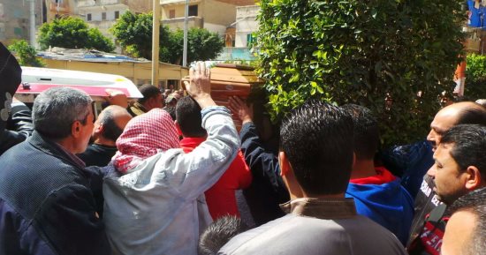 بالصور..تشييع جنازة "ريجينى" الإسكندرية إلى مثواه الأخير وسط هتافات "حق هانى فين"