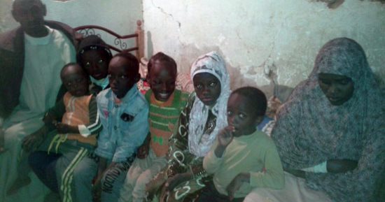 بالفيديو.. الفقر والمنزل المتهالك يهددان حياة أسرة سودانية بالوادى الجديد