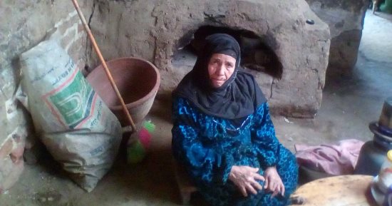 بالفيديو والصور.. الحاجة ثريا: "مكلتش لحمة من سنة والبيت سيسقط عليا"