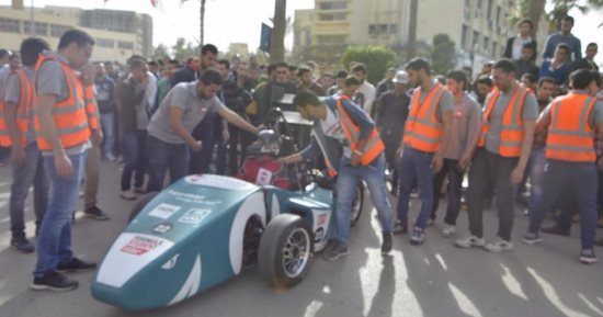 جامعة المنصورة تعرض سيارة سباق الفورميلا لطلاب كلية الهندسة  