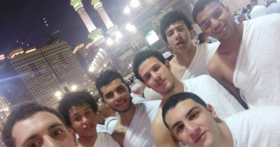 بالصور.. شباب الطائرة يؤدون العمرة فى معسكر السعودية