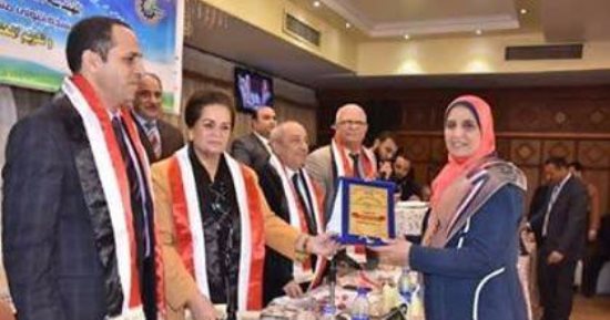 بالصور ..محافظ البحيرة تكرم رئيستى قلين والحامول بكفر الشيخ  