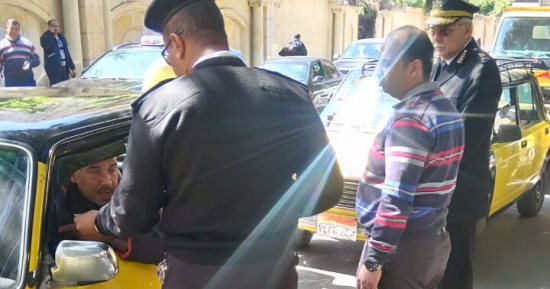 بالصور.. مدير مرور الإسكندرية يقود حملة أمنية ويزيل 73 موقفا عشوائيا