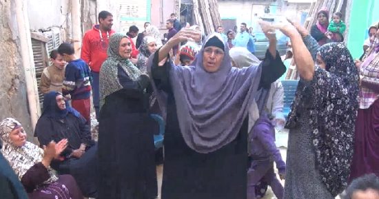 بالفيديو.. أهالى السويس يستقبلون قرار العفو عن الشقيقين "كمالى" بالأفراح والرقص