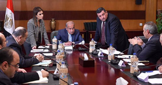 بالصور.. الحكومة: حريصون على التوسع فى إتاحة خدمات الاستثمار والتيسيرات للمستثمرين 