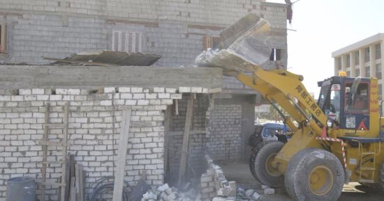 محافظ الإسكندرية يأمر بالقضاء على البناء المخالف بالثغر وشن حملات إزالة موسعة