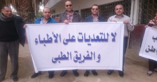 إصابة طبيب وممرض فى اشتباكات بين الأهالى وعاملين بالمستشفى العام فى السويس