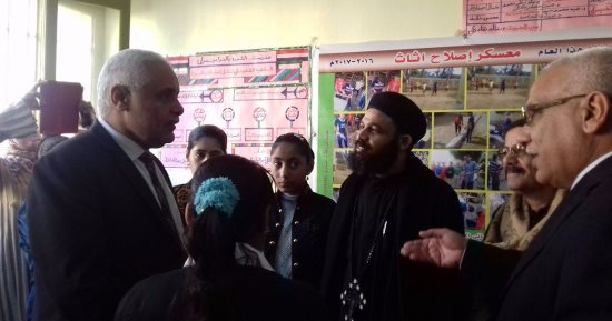 وكيل تعليم أسيوط يطمئن على إنتظام الطلاب القادمين من العريش بمدارسهم