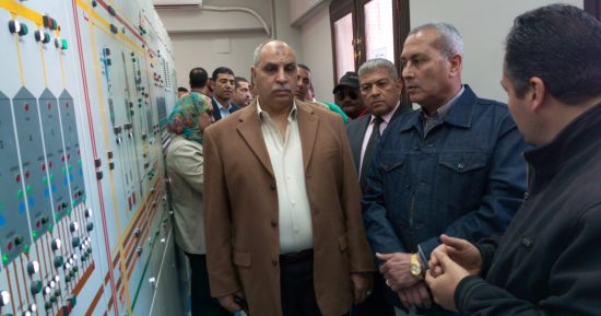 محافظ السويس ومدير الأمن والرقابة الإدارية يتفقدون بصوامع القمح