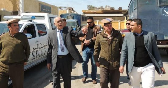 بالصور..مدير أمن المنيا يتفقد بدء العمل التجريبى لعلامات المرور الإرشادية